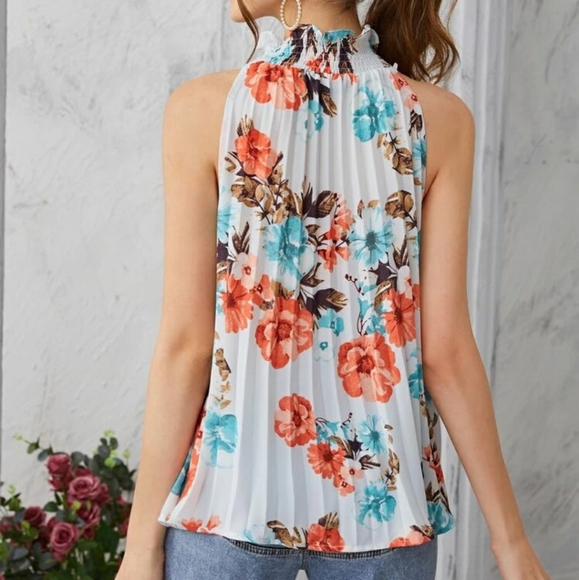 Final sale NEW 💐🌺High neck, multicolor top💐🌺 - Picture 2 of 5